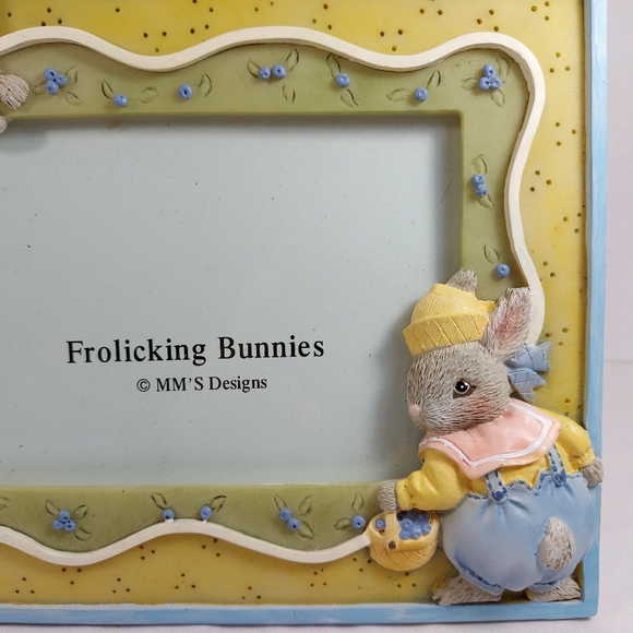 NWOT Frolicking Bunnies Resin/ Acrylic 3D Picture Frame For 4"x6" Picture - Picture 2 of 7